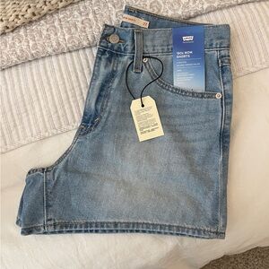 NWT Levi’s 80s Mom Shorts